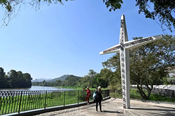 Monumento no Porto Itaguaçu junto ao Rio Paraíba do Sul