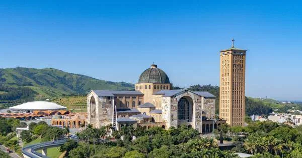 Vista externa do Santuário Nacional de Aparecida